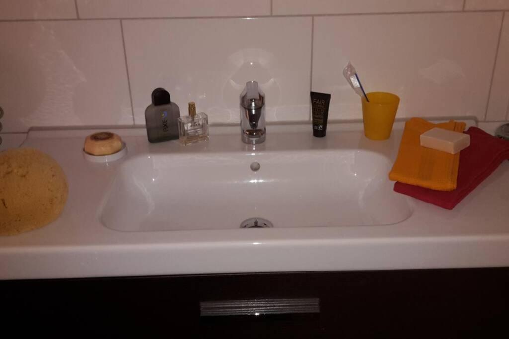 Grosse Wohnung 20 Km Von Koeln Bis Zu 17 Personen Ресрат Екстер'єр фото