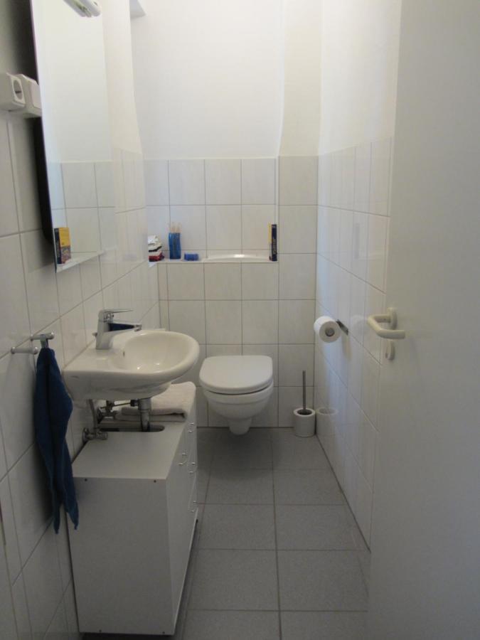 Grosse Wohnung 20 Km Von Koeln Bis Zu 17 Personen Ресрат Екстер'єр фото